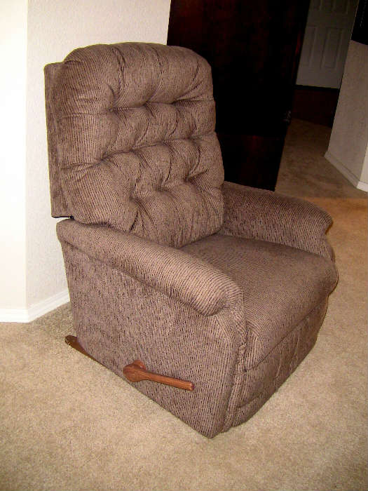 Tufted upholstered recliner