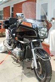 1983 Honda Goldwing GL 1100 motorcycle (rare!) - rebuilt carburetor, all new parts, just needs assembled...BEST. PROJECT. EVER.