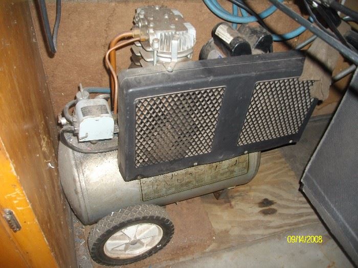 Vintage air compresser.  It works.
