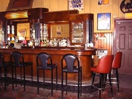 The back of the bar comes off in sections.