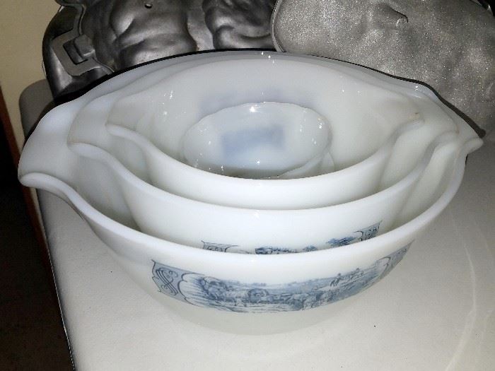 Vintage nesting mixing bowls