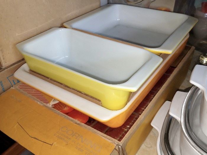Vintage Pyrex loaf and other baking dishes...3 piece set never used!