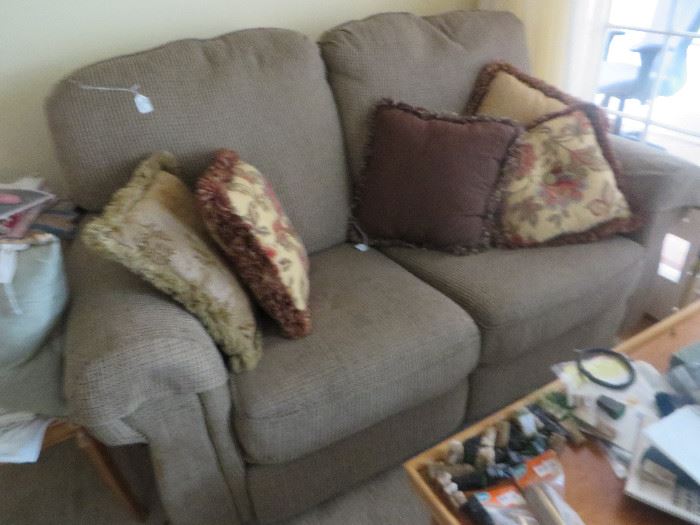 Lazyboy love seat, matches the larger sofa