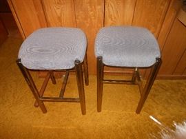 Bar stools, we have 4