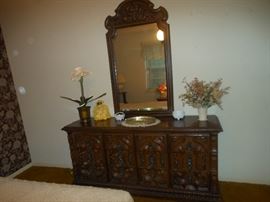 Matching dresser & mirror