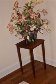Very nice Plant Table and Flower Arrangement