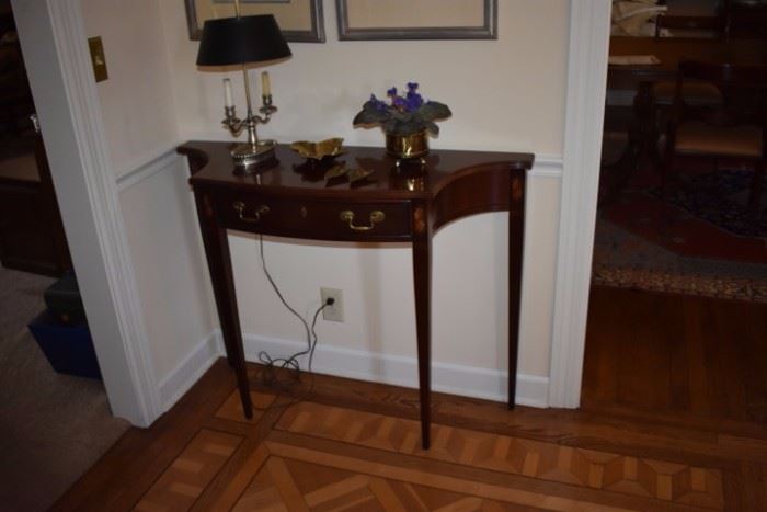 Gorgeous Entryway Table with Double Handle Drawer. Scalloped Edging and Sheraton Style Legs