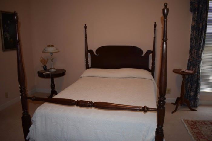 Beautiful 4 Poster Bedroom Set featuring Bed with Sheraton Carved Posts, Carved Headboard, in wonderful condition!