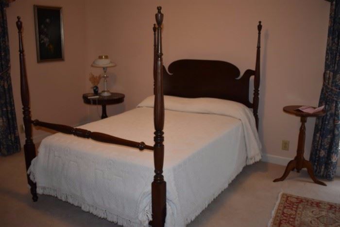 Beautiful 4 Poster Bedroom Set featuring Bed with Sheraton Carved Posts, Carved Headboard, in wonderful condition!