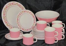 Mikasa "Mediterrania Petals": 2 Dinner Plates, 4 Salad Plates, 8 Cups & Saucers
