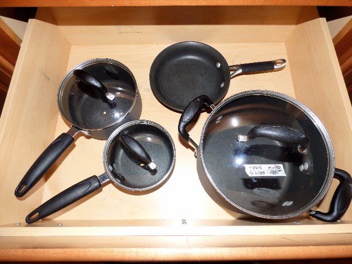 Calaphalon cookware set