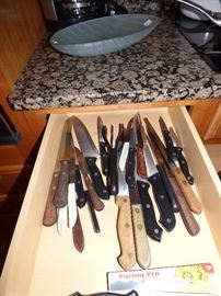 Multitudes of kitchen knives
