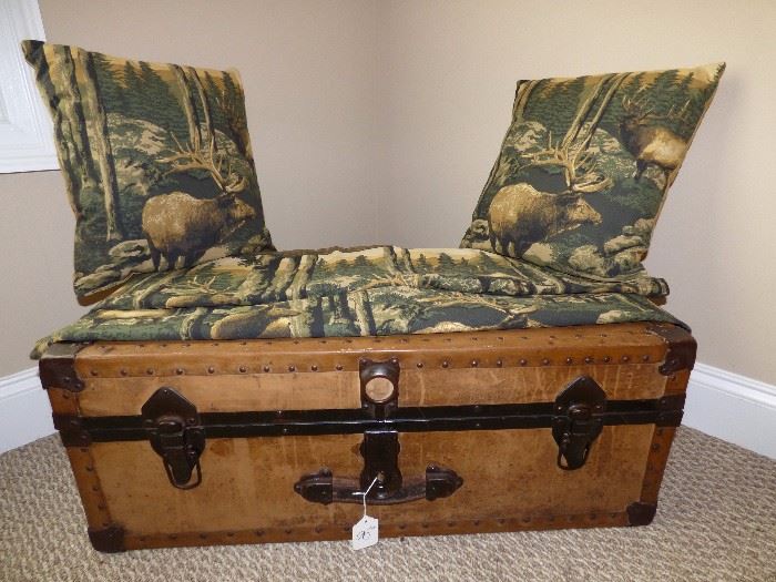 Old trunk, King Shams with 1 pillows 