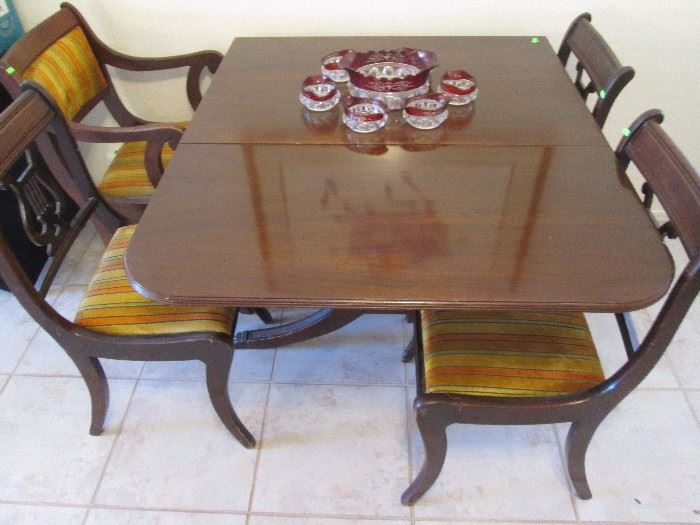 Dining Room Table, 4 Chairs, Duncan Phyfe drop-leaf style