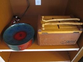 "Gato" Drum with Split-Tongue Percussion