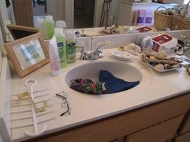 Bath Items and Decor