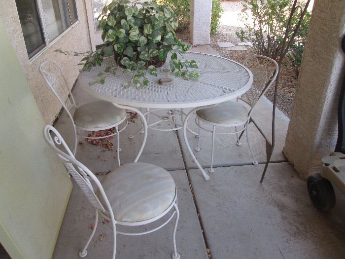 Wrought Iron Patio Table/4 Chairs