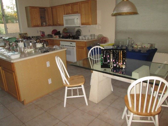 Overview of Kitchen and Dinette Area