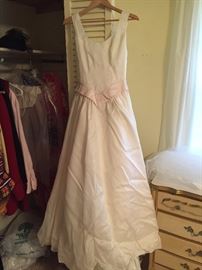 BRAND NEW wedding dress - never worn (size 7/8)