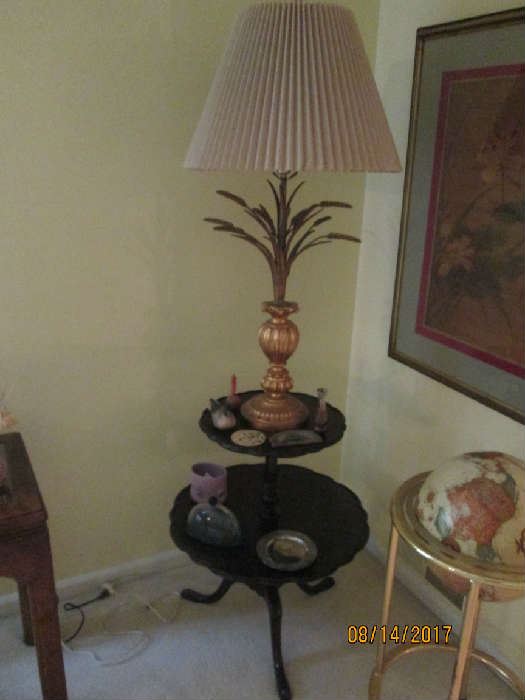 Metal lamp & 2 tiered table