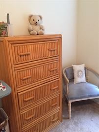 Bedroom chest of drawers