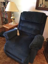 Super nice comfy electric lift chair by Pride.