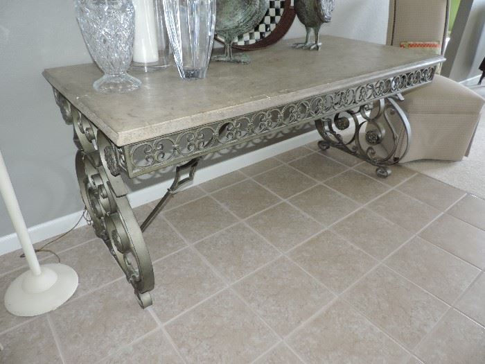 This is a good looking table...however ... there appears to be a crack in the top ...we feel it is priced to sell at $125.00 ...
