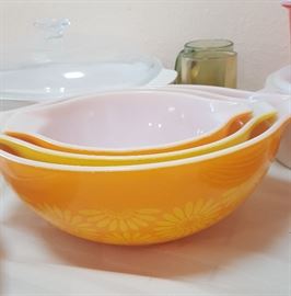 Crazy Daisy Cinderella Nesting Bowls