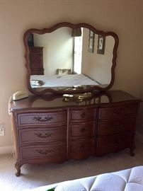 Bassett Furniture dresser with mirror with matching chest of drawers and 2 nightstands.