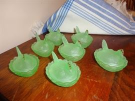 Small vaseline glass hens