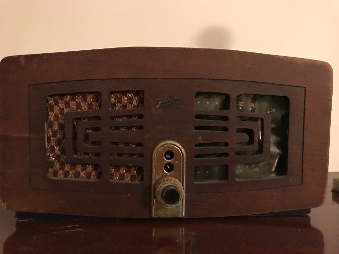 Vintage radio, needs some love