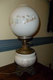 Antique Gone with the Wind Lamp.