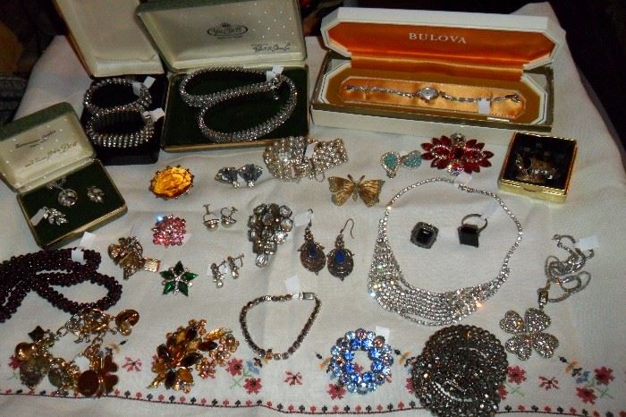 Vintage & Antique Jewelry.
