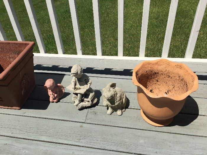 pots and statuaries