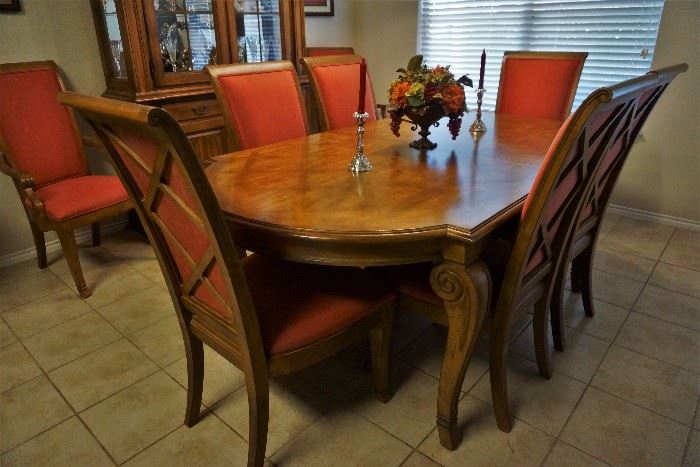 Lexington Furniture dining table and 8 chairs from the Southern Living collection