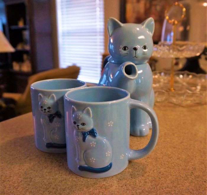 Cat teapot and mugs