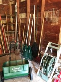 LOTS OF GARDEN TOOLS