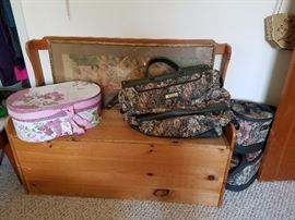 toy box bench, american tourister luggage