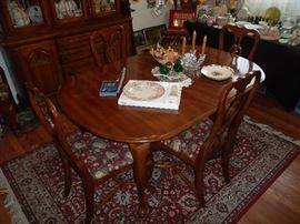 dining room set 6 chairs + 1 leaf