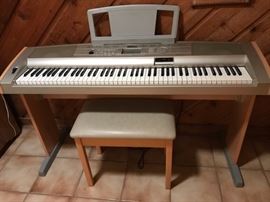 Yahama Keyboard with stand and seat