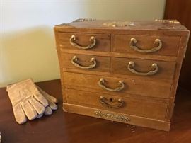 Jewelry chest