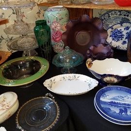 Assorted china and glass, including cake stands