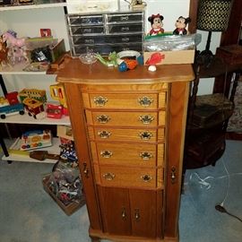 Jewelry chest, kids room items