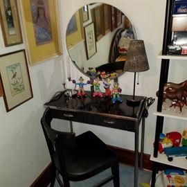 Retro-style dressing table with attached round mirror