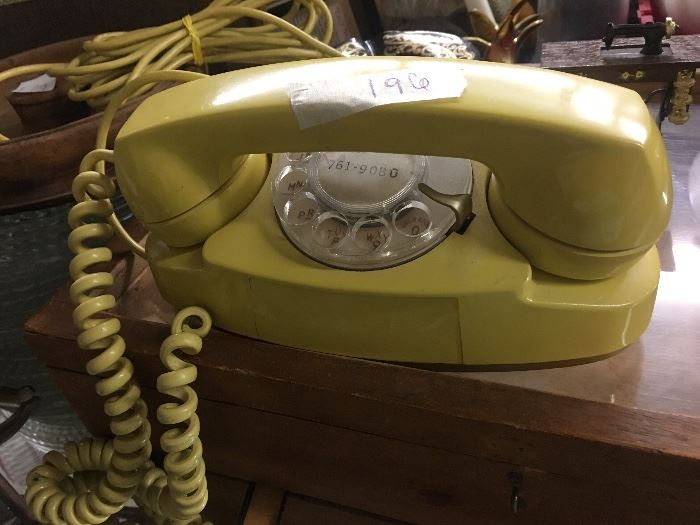 Old mod yellow telephone