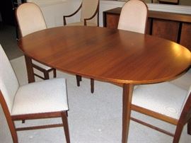 Dillingham dining room set