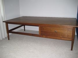 Richardson/Nemschoff walnut end/coffee table