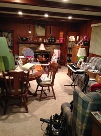 Solid oak dining room set with 6 chairs, claw leg base.