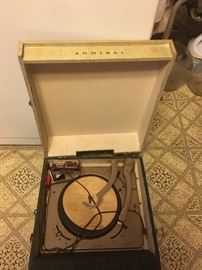 Vintage admiral portable record player model Y4008