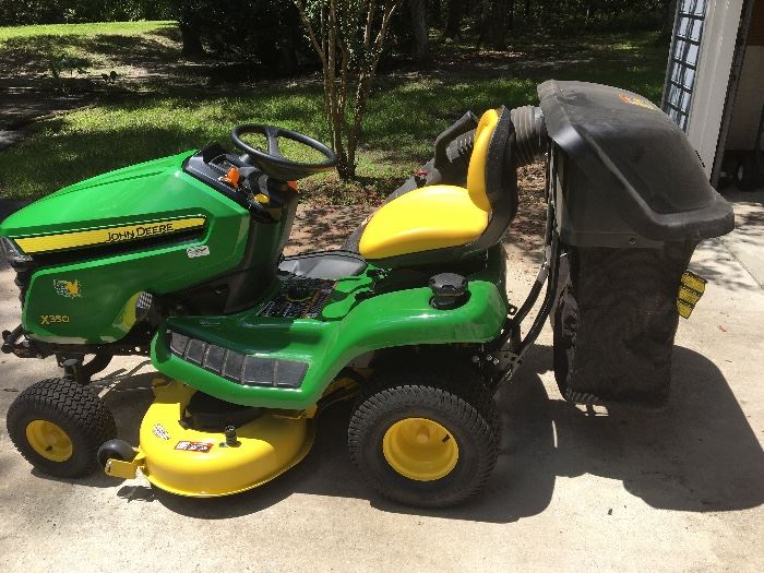 Almost new ONLY 2.9 hours.
John Deere riding mower. With Factory warranty: 
297.1 hours service warranty or 41 months left
Includes;
42" Baggar
Chute kit
Bumper